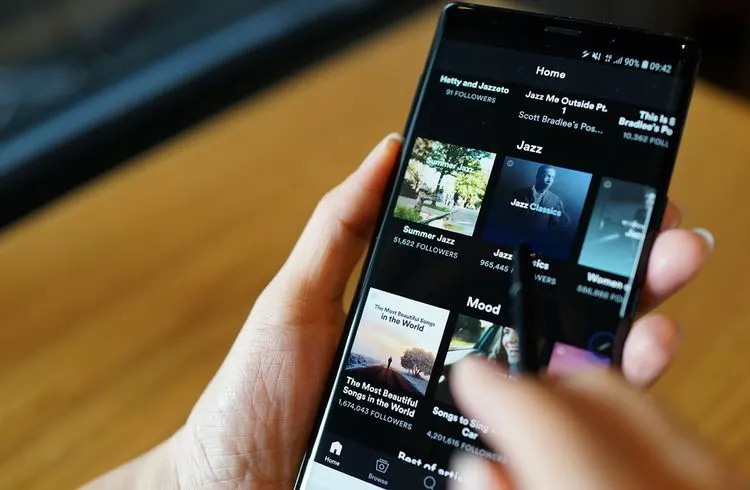 Spotify gains more subscribers than expected in the second quarter