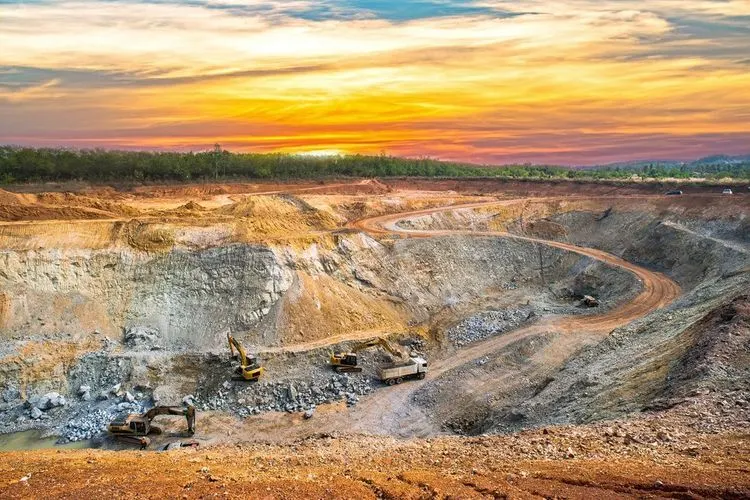 Oriole and IAMGOLD resume works at Senala