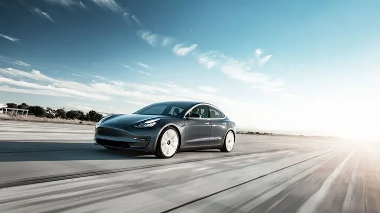 Tesla pushes customers to quickly install solar PV systems