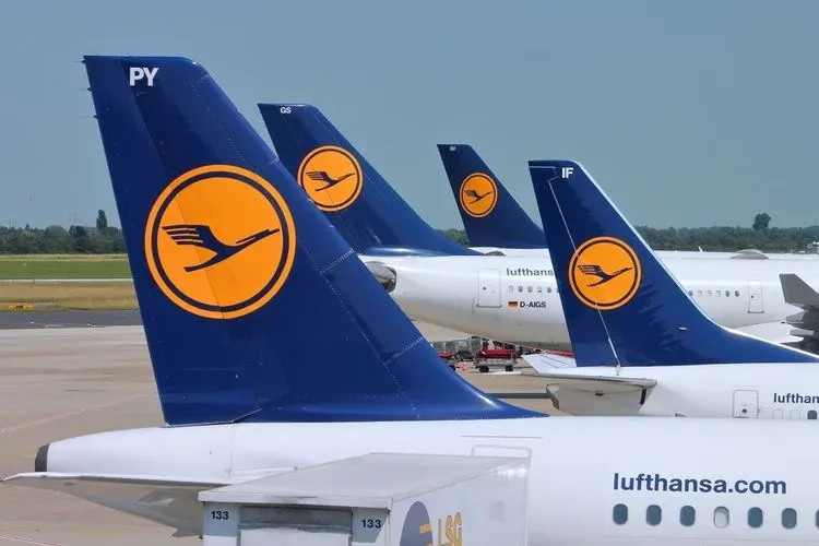 Lufthansa returns to profitability