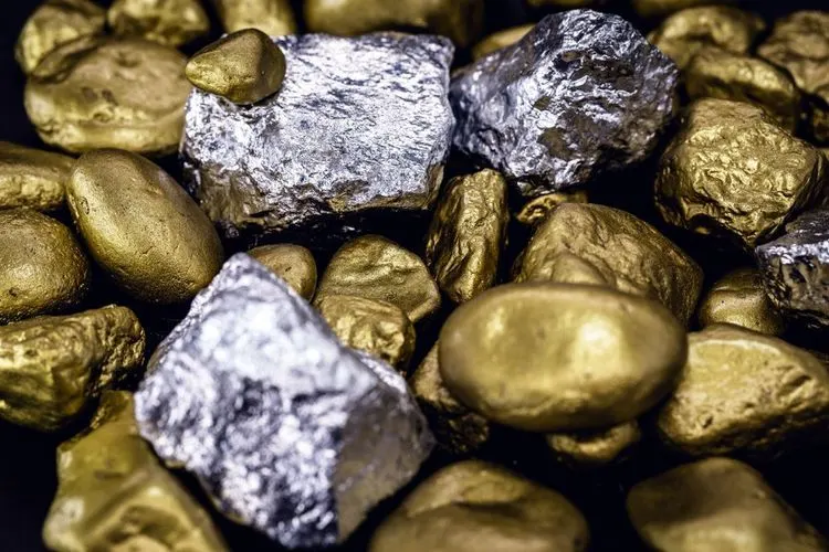 Silver Viper hits high grade precious metals vein