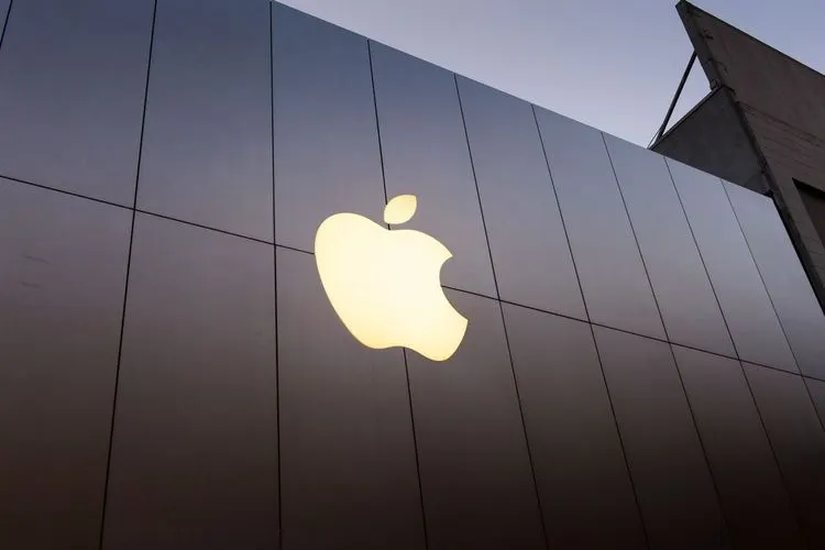 Apple allows Parler app back into Appstore