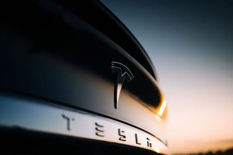 Tesla to allow competitor vehicles to use charging stations
