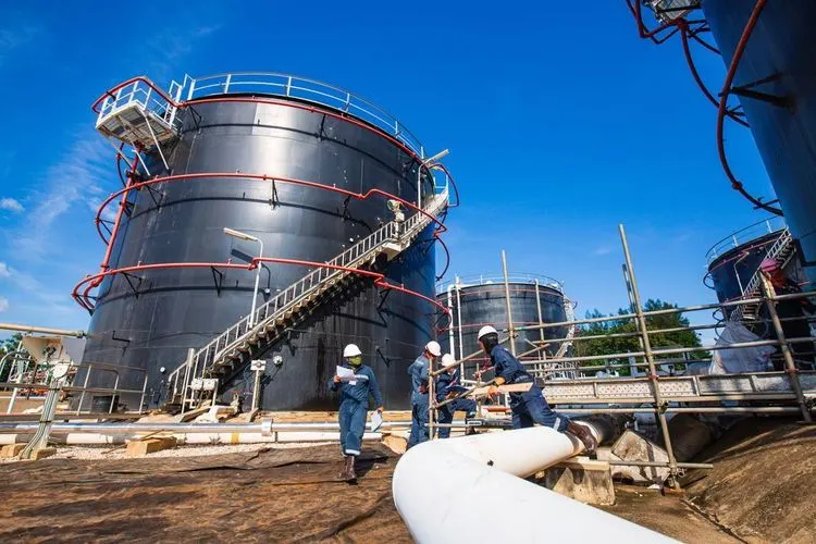 Crude oil production down by 400,000 barrels