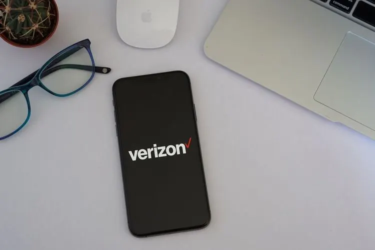 Verizon is losing a large number of mobile clients