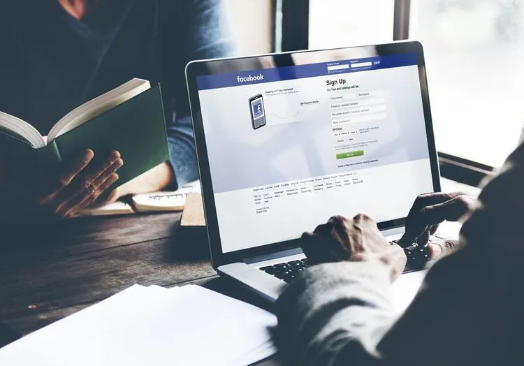Facebook adds shopping feature to Whatsapp