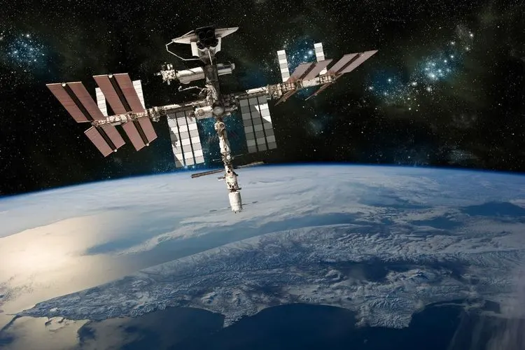 Space station must dodge Starlink satellite