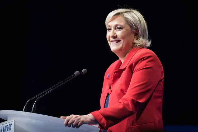 Emmanuel Macron and Marine Le Pen in runoff