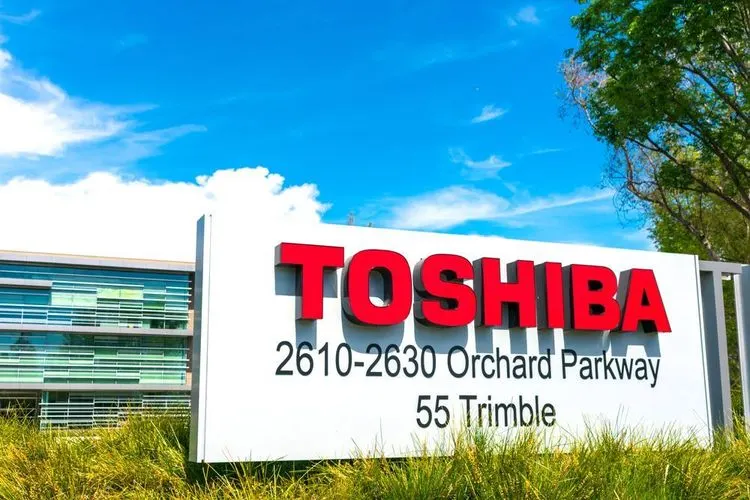 Toshiba's top shareholder undecided about the split